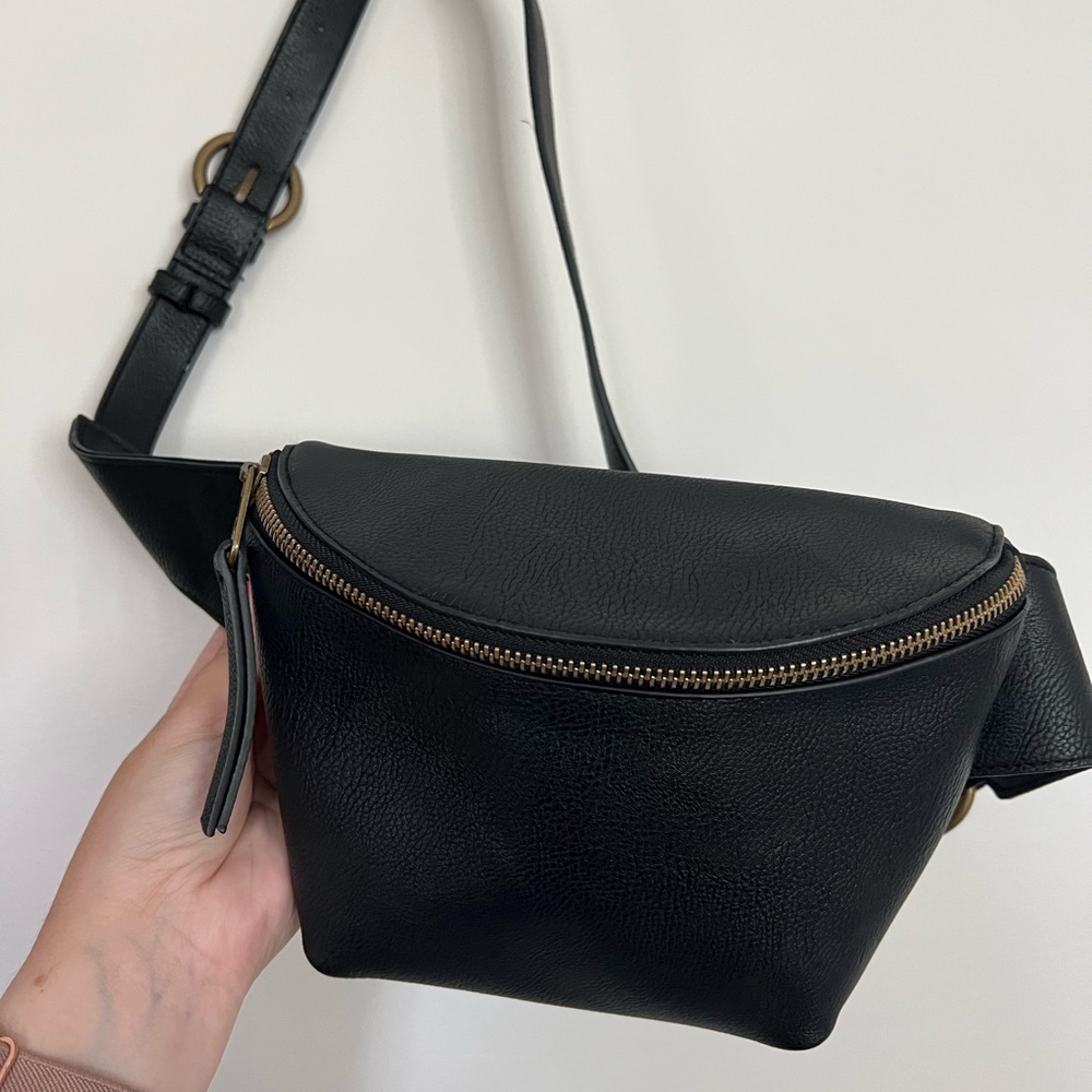 Crossbody Fanny Pack Bag in Black